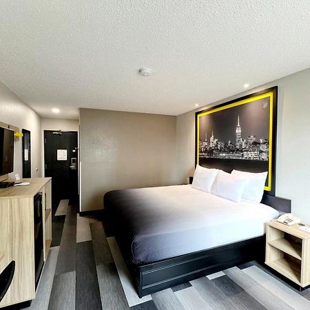 ซูเปอร์ 8 บาย วินด์แฮม ซีดาร์แรพิดส์ Hotel ซีดาร์แรปพิดส์ ภายนอก รูปภาพ