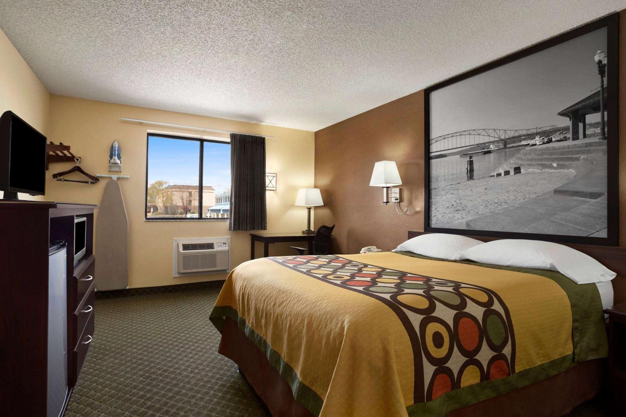ซูเปอร์ 8 บาย วินด์แฮม ซีดาร์แรพิดส์ Hotel ซีดาร์แรปพิดส์ ภายนอก รูปภาพ