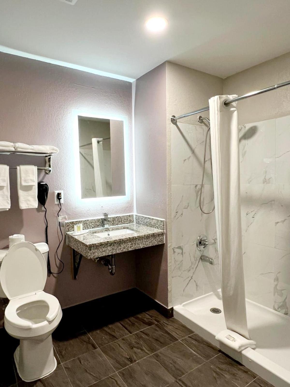 ซูเปอร์ 8 บาย วินด์แฮม ซีดาร์แรพิดส์ Hotel ซีดาร์แรปพิดส์ ภายนอก รูปภาพ