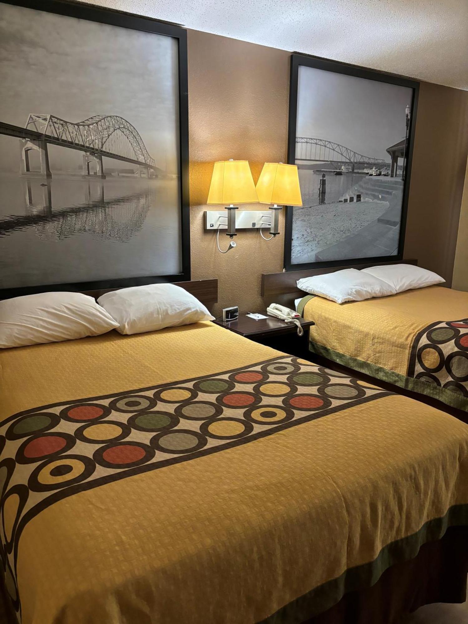 ซูเปอร์ 8 บาย วินด์แฮม ซีดาร์แรพิดส์ Hotel ซีดาร์แรปพิดส์ ภายนอก รูปภาพ